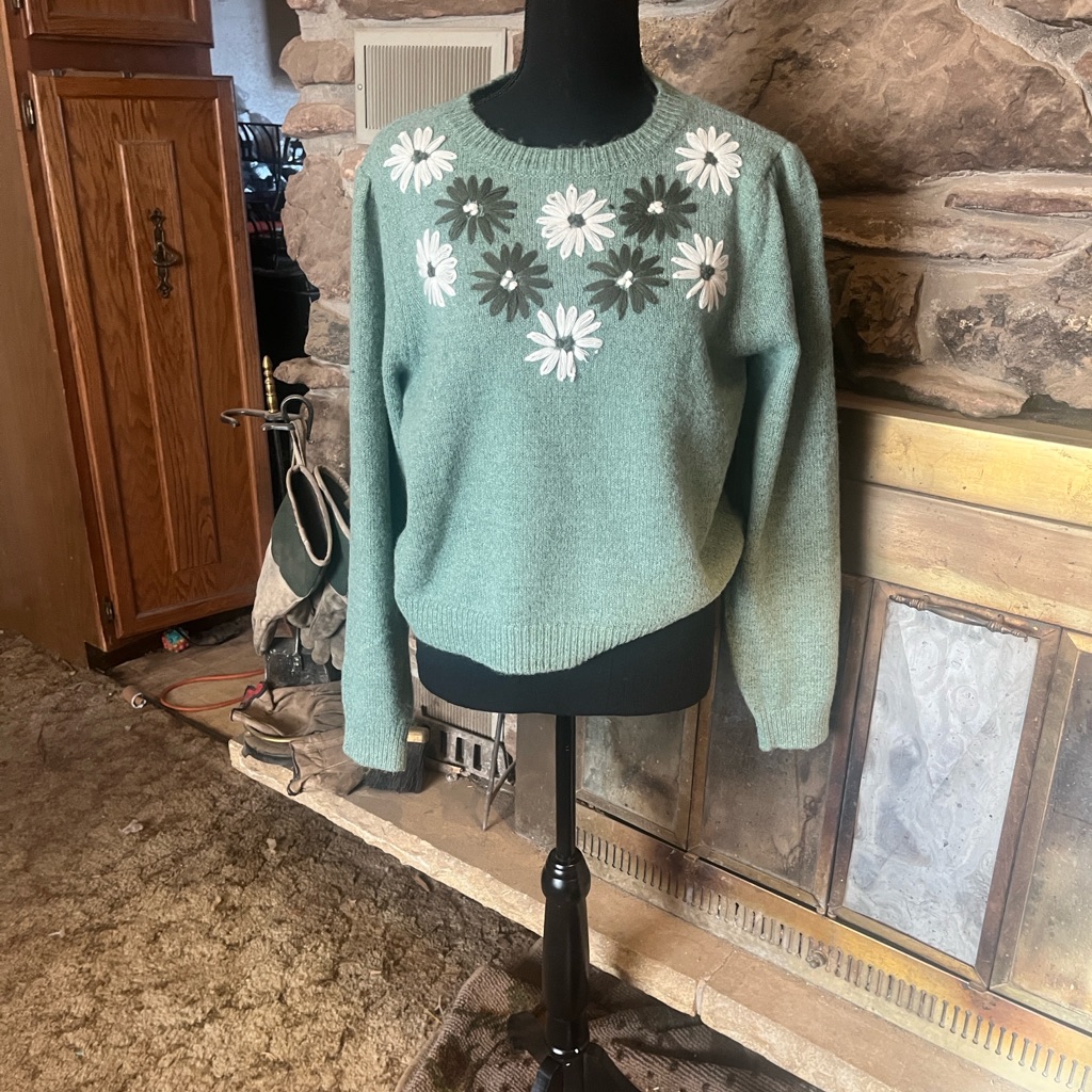 Francesca's Collections Green Sweater With Floral Design